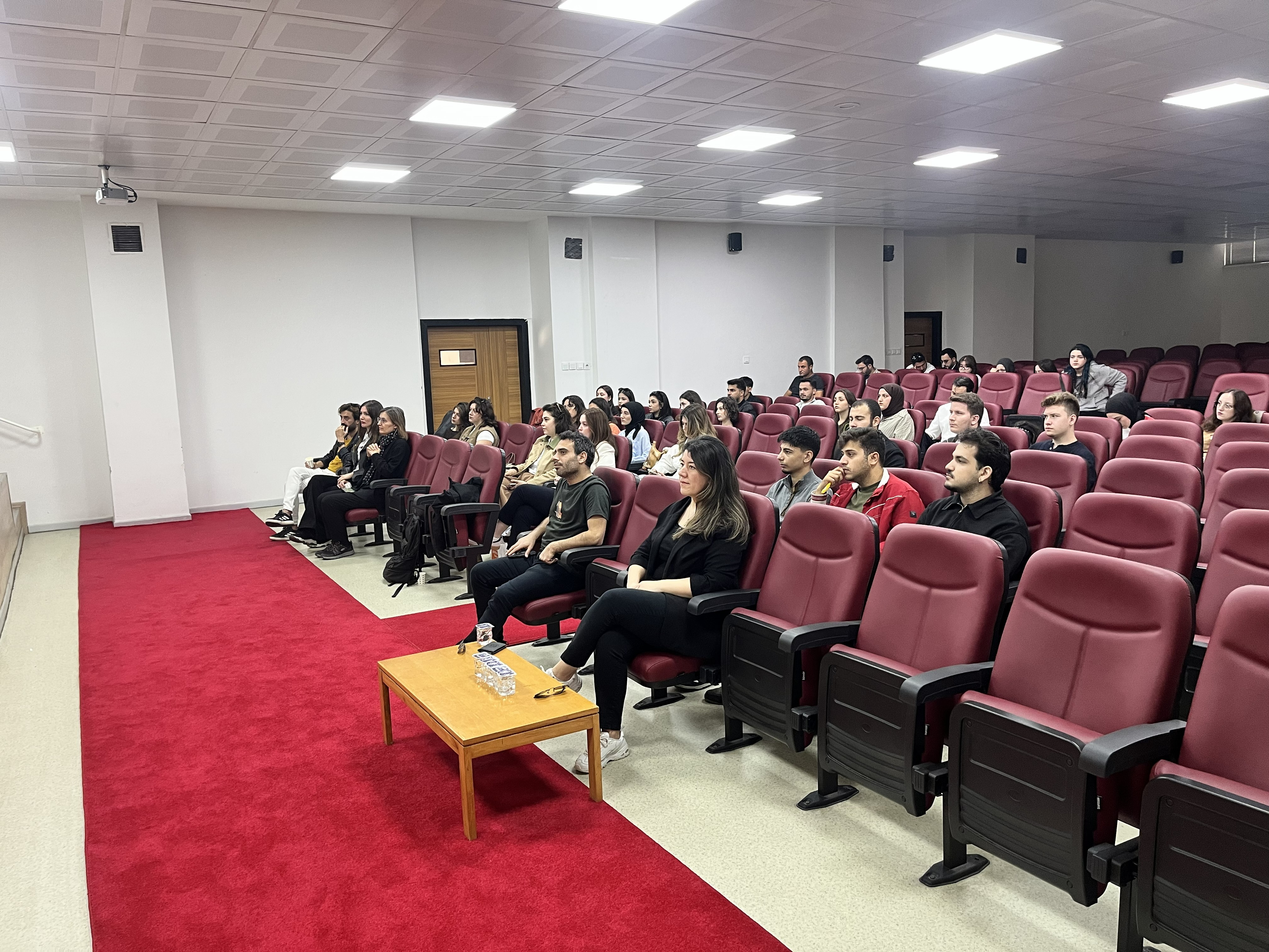 Ekonometri Mezunları Öğrencilerle Buluştu